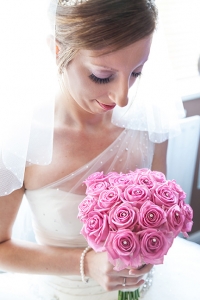 Bride with bouquet - Issi Greig Wedding Photography